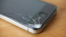 ガラスの割れたiPhone4を自分で修理したい人のための完全マニュアル